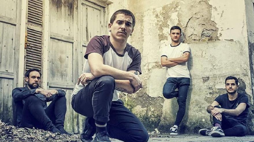 Ezpalak son Juanjo Berasain (voz), Eñaut Gaztañaga (guitarra), Unai Eizagirre (bajo) y Janardana Iglesias (batería).