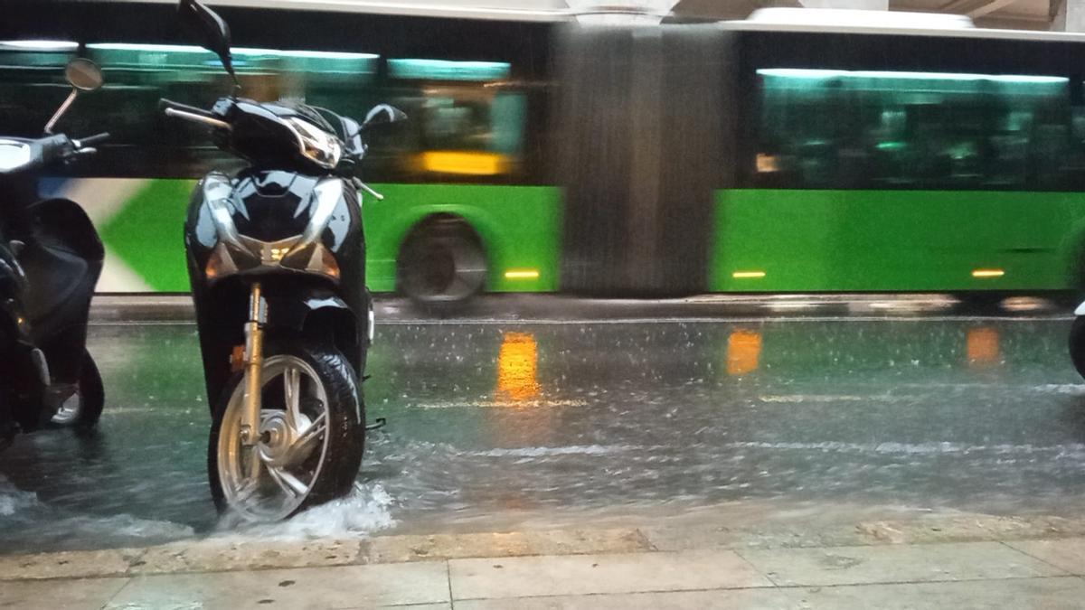 Fuertes lluvias caen en Palma de Mallorca