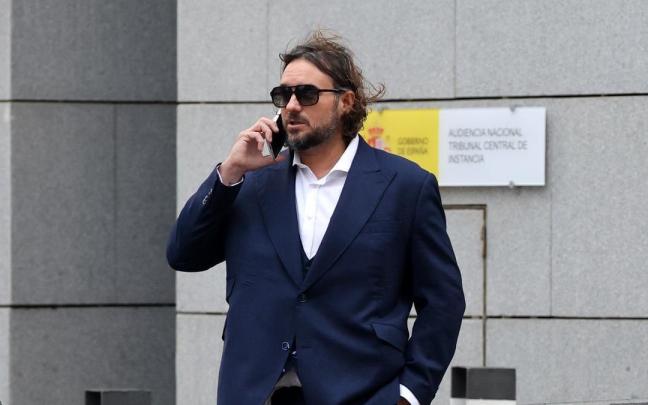 Francisco de Borbón, acompañado de su abogada, abandona la Audiencia Nacional