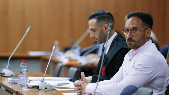 El procesado ha indicado que actuó en un "arrebato", y, ante las preguntas de la fiscal, ha explicado que hubo un forcejeo.