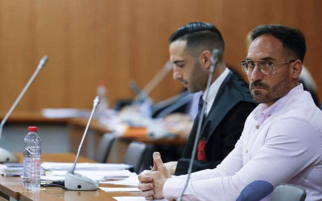 El procesado ha indicado que actuó en un "arrebato", y, ante las preguntas de la fiscal, ha explicado que hubo un forcejeo.