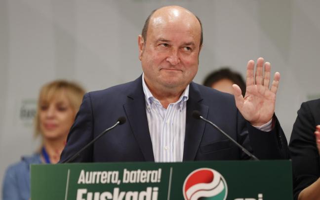 El líder del PNV, Andoni Ortuzar, durante a comparecencia para valorar los resultados electorales.