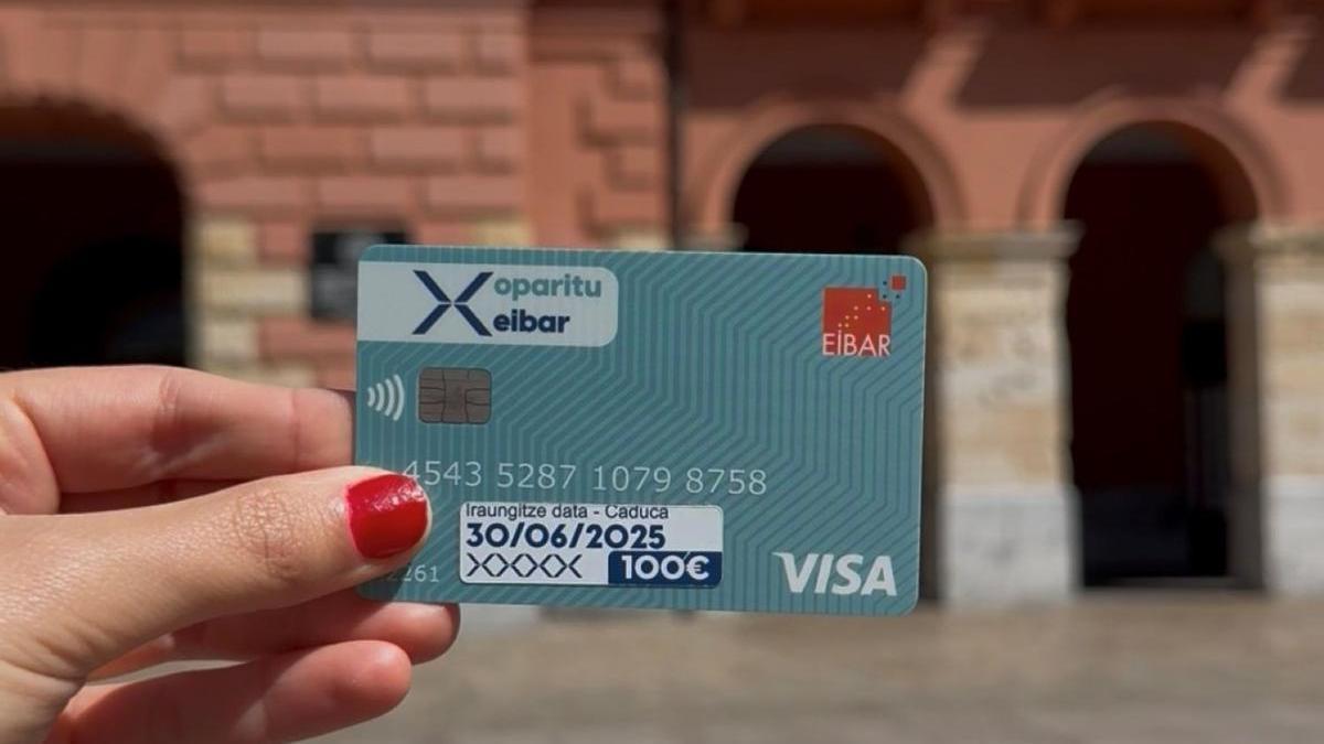 El bono ofrece descuentos en las compras en Eibar