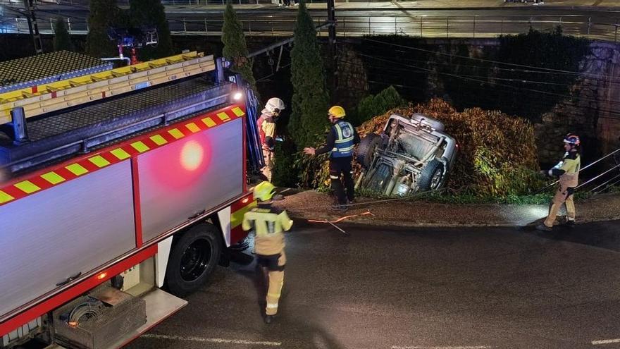 El accidente se produjo la noche del 29 denoviembre, al perder el conductor el control de vehículo y salirse de la calzada