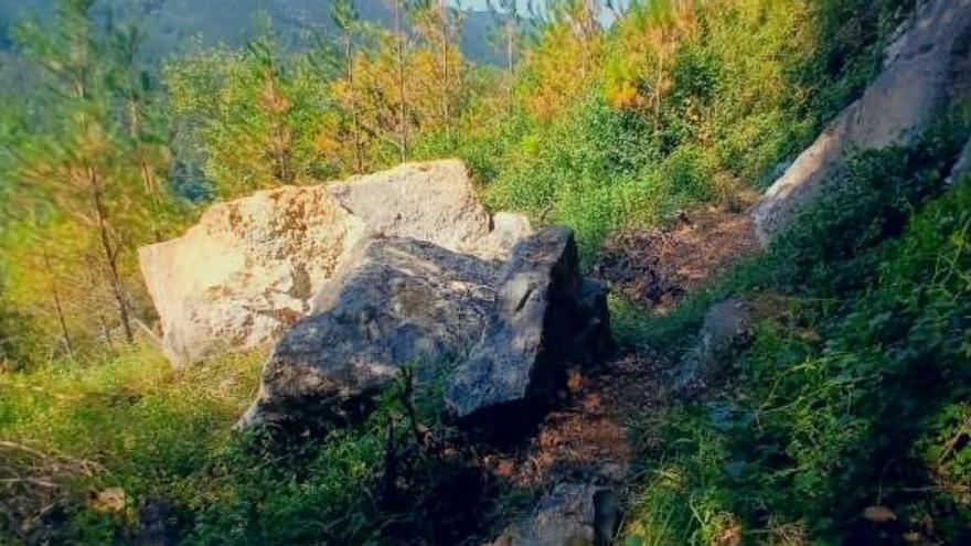 El riesgo de más desprendimientos aún existe en la zona ante la presencia de rocas sueltas