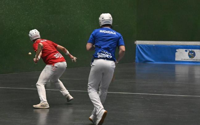 En imágenes: la nueva empresa de pala Basquemotion echa a andar en el Deportivo con los encuentros Gaubeka-Gordon contra Fusto-Del Río y Madariaga-Ibai Pérez contra Maldonado-Oier Alkorta.