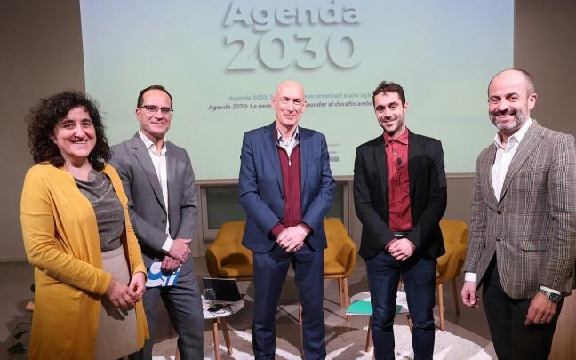 Olga Martín, Jorge Fernández, Alexander Boto, el periodista Imanol Arruti y Asier Aranbarri, instantes antes del encuentro cebrado en Tabakalera de la mano de GRUPO NOTICIAS. Olga Martín, Jorge Fernández, Alexander Boto, el periodista Imanol Arruti y Asier Aranbarri, instantes antes del encuentro cebrado en Tabakalera de la mano de GRUPO NOTICIAS.