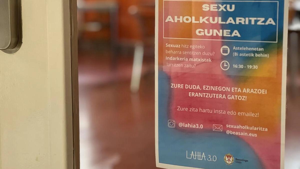 Cartel del servicio de asesoría sexual que se ofrece en Beasain.