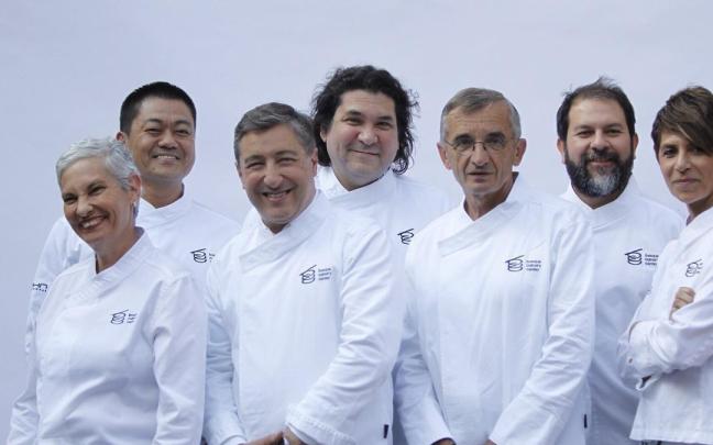 El jurado de Basque Culinary World Prize junto a la primera ganadora.