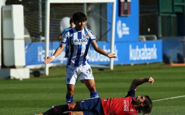 Kubo y Juan Cruz, durante el amistoso que midió a Real y Osasuna en Zubieta el pasado verano. / N.G.