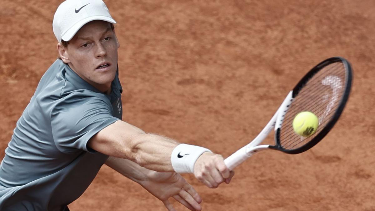 Sinner disputa un punto en la final del Mutua Madrid Open.