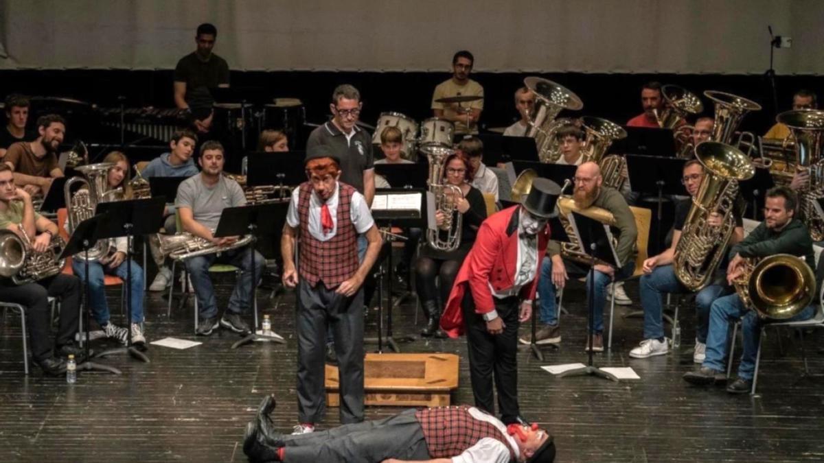 Imagen de la ultima edición de Tuba Jaialdia, celebrada el año pasado y tuvo como invitados a los payasos Tutik Clowns.