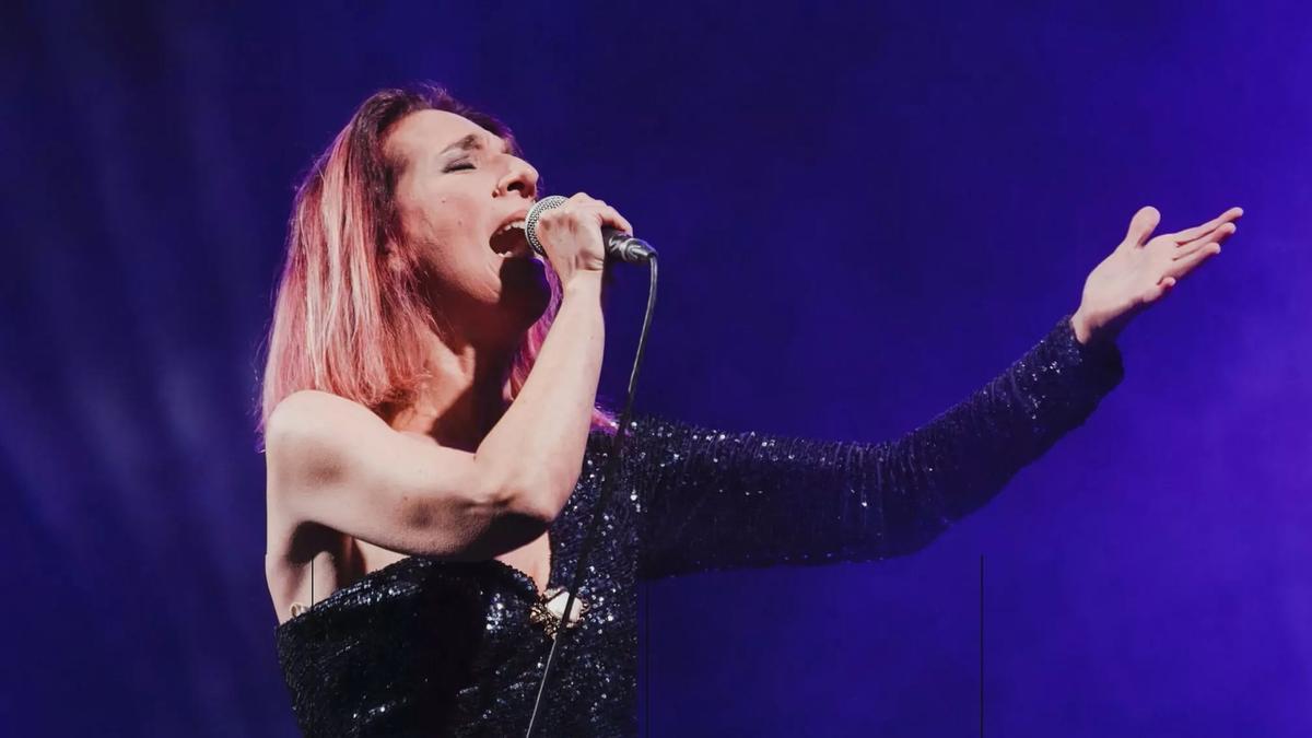 Dulce Pontes, en una actuación en directo.