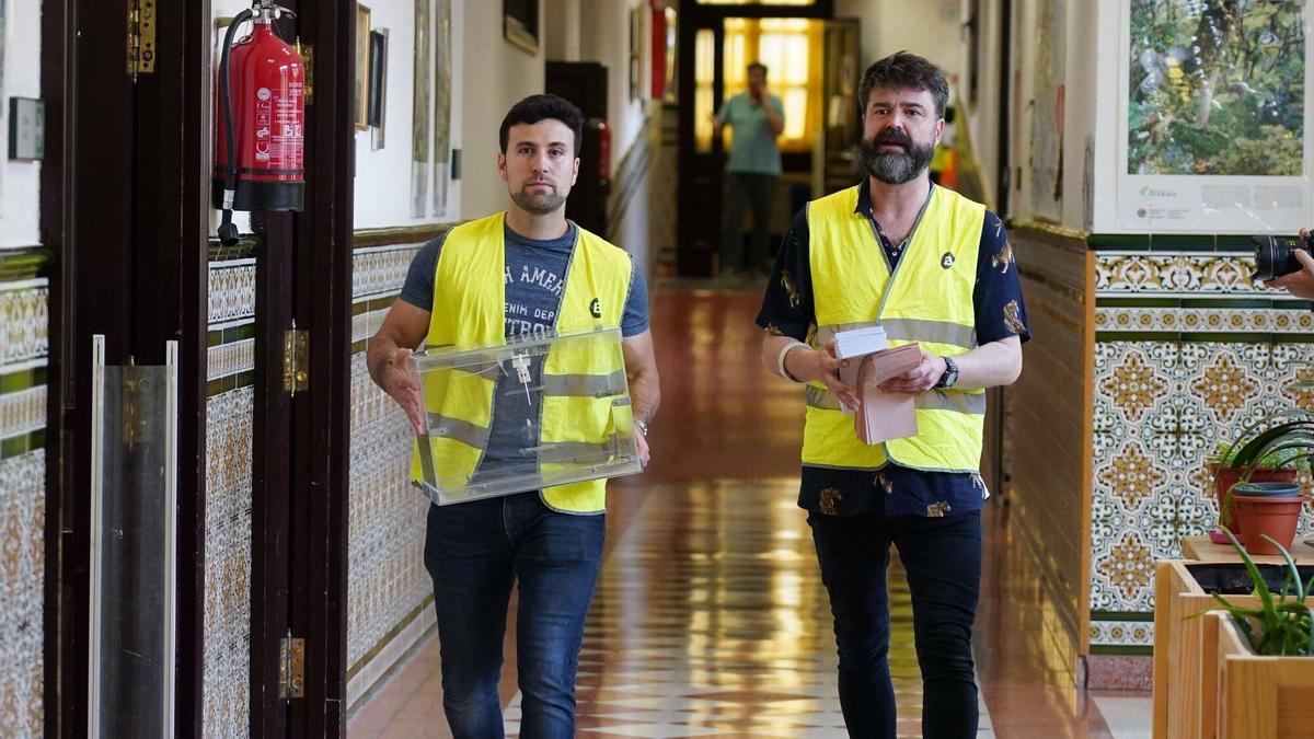 Así son los preparativos de los colegios electorales de Bizkaia para el 28M