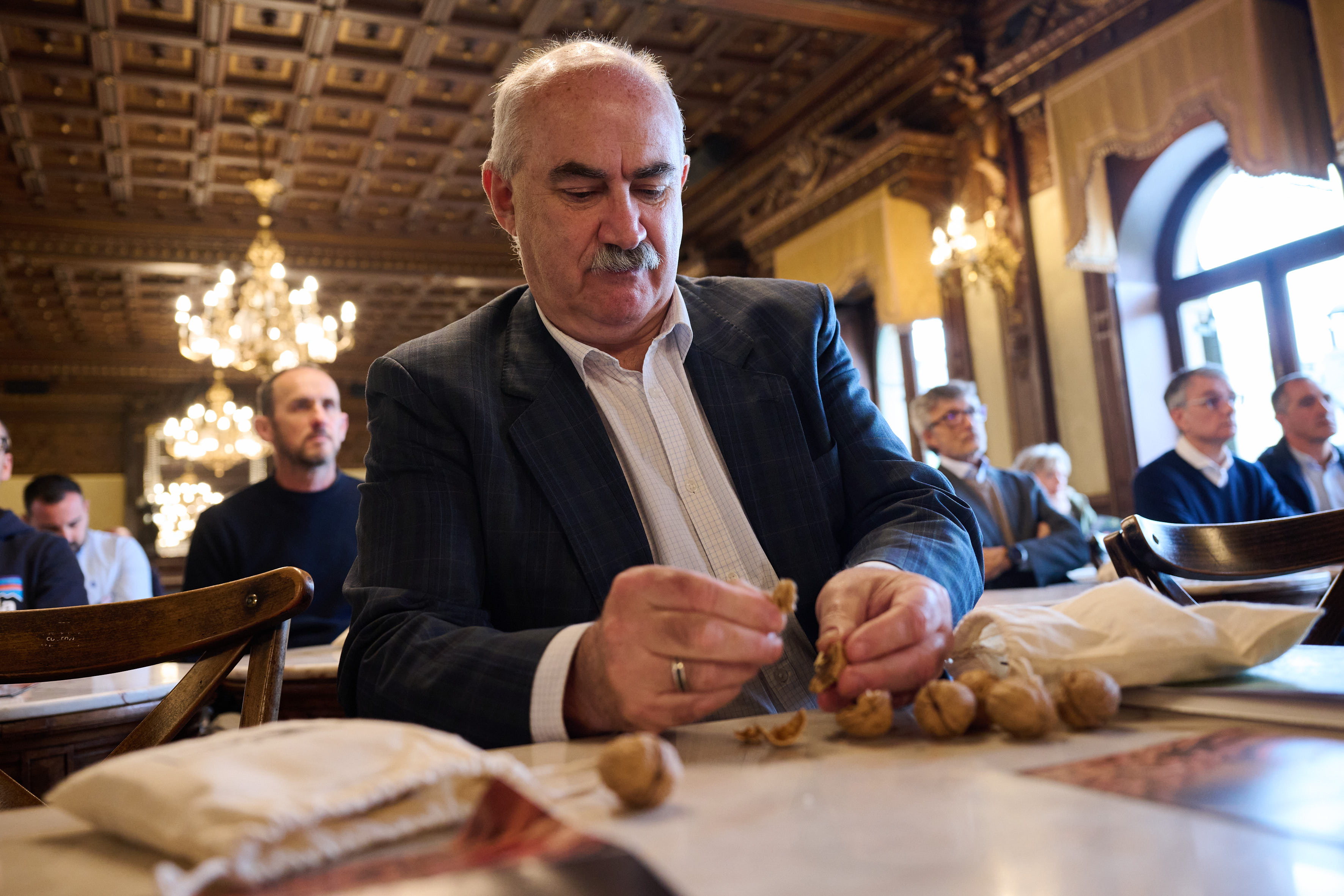 El consejero Aierdi ha participado en la presentación de la nueva marca coletiva 'Nuez de Navarra / Nafarroako Intxaurra'. Foto: Gobierno de Navarra