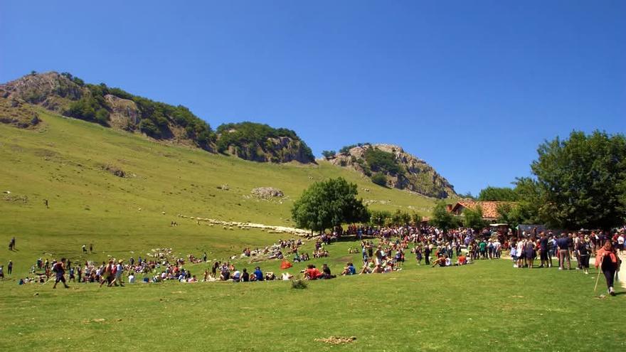 Imagen de las campas de Urbia durante una celebración del día de San Ignacio.