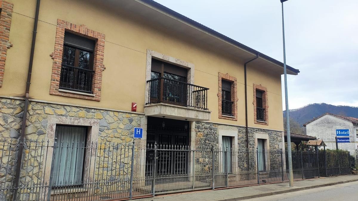 Edificio del restaurante de las exmonjas de Belorado en Arriondas (Parres)