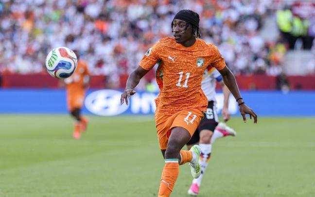 Diomande en un partido con su selección.