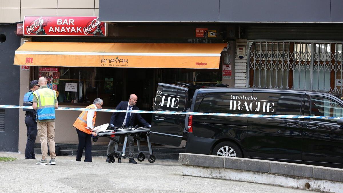 En imágenes: mata a una mujer en un bar de Pamplona y se entrega a la Policía