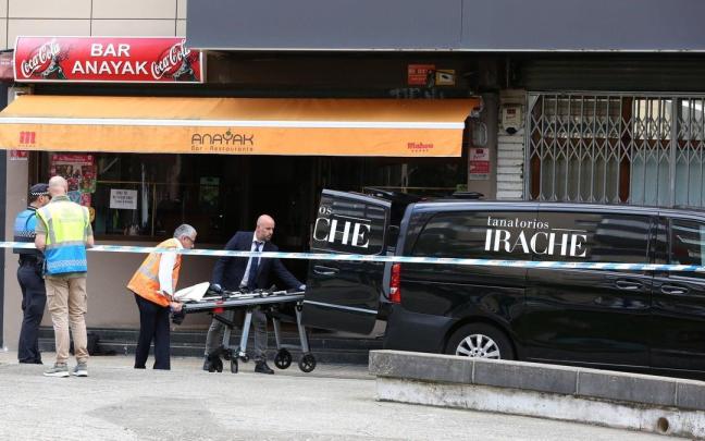 En imágenes: mata a una mujer en un bar de Pamplona y se entrega a la Policía