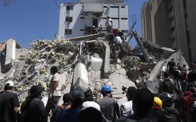 En imágenes: un terremoto de magnitud 7,4 sacude Colombia