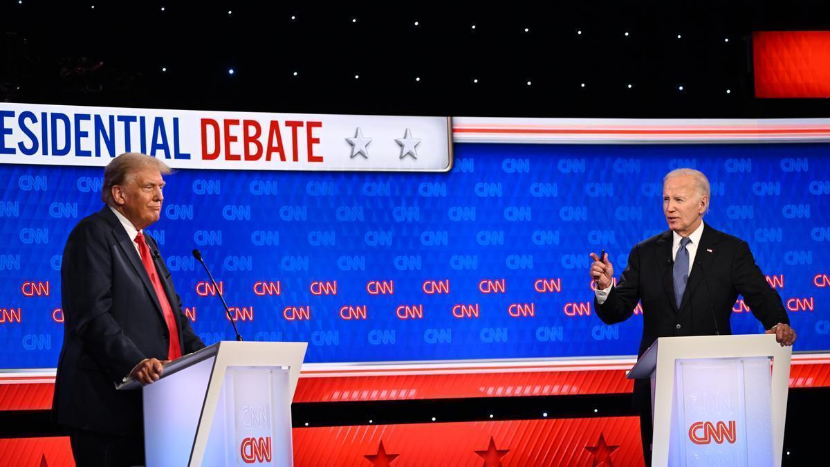 Donald Trump y Joe Biden durante el debate que han protagonizado a cuatro meses de las elecciones.