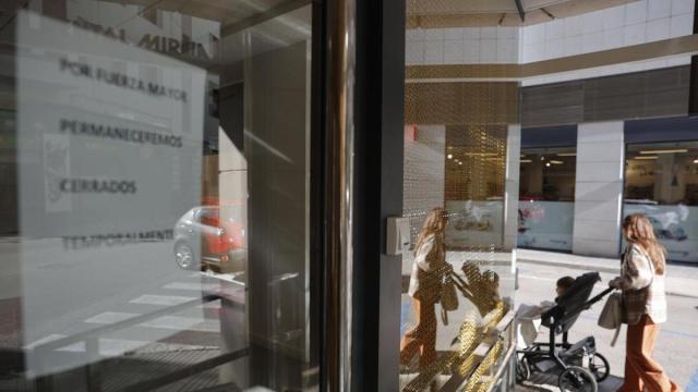 Exterior de la clínica de Alzira en la que fueron atendidas las menores.