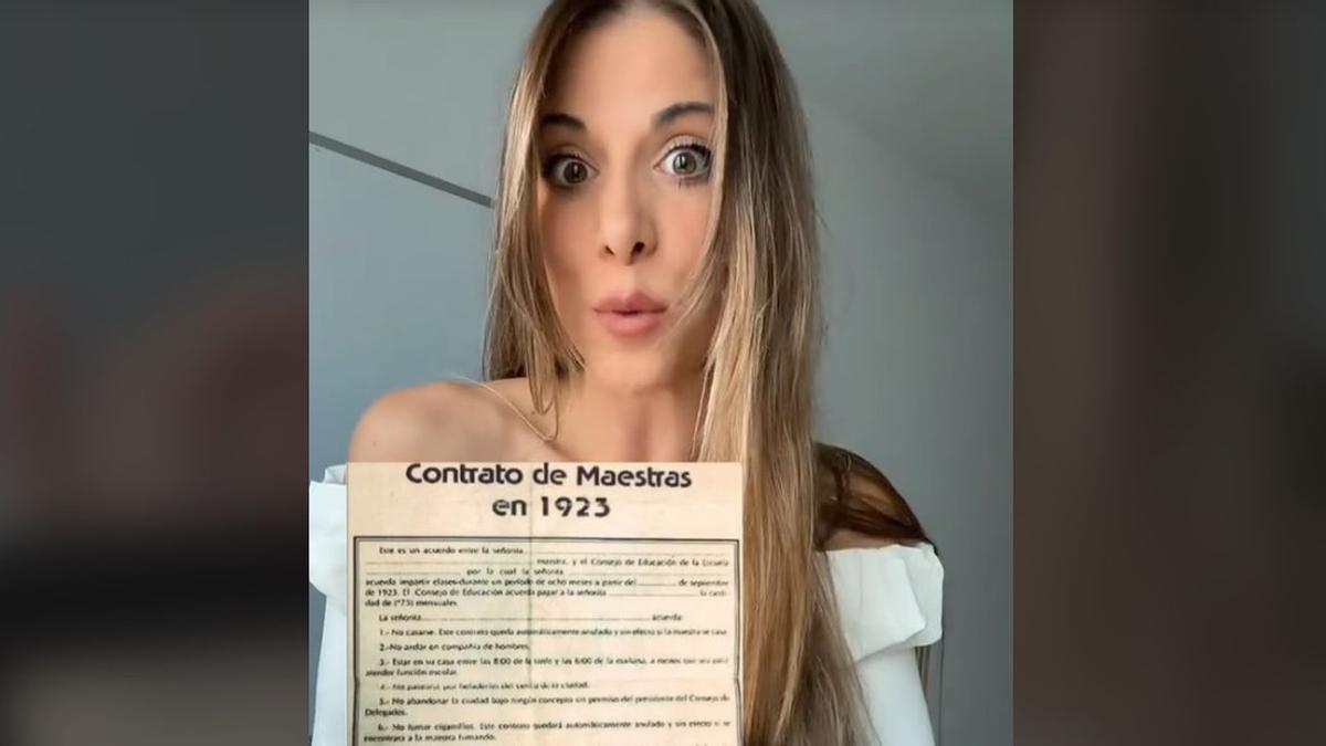 La profesora, mostrando el contrato de 1923.