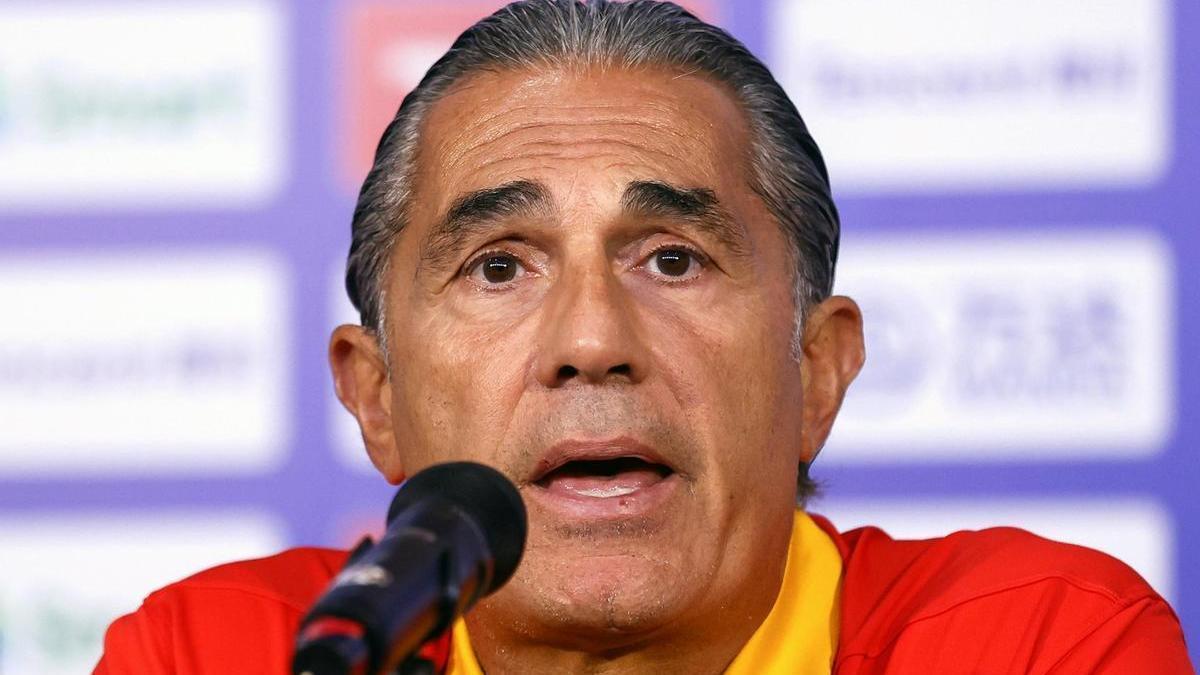 El entrenador de la selección española de baloncesto, Sergio Scariolo, en una rrueda de prensa en Yakarta, Indonesia