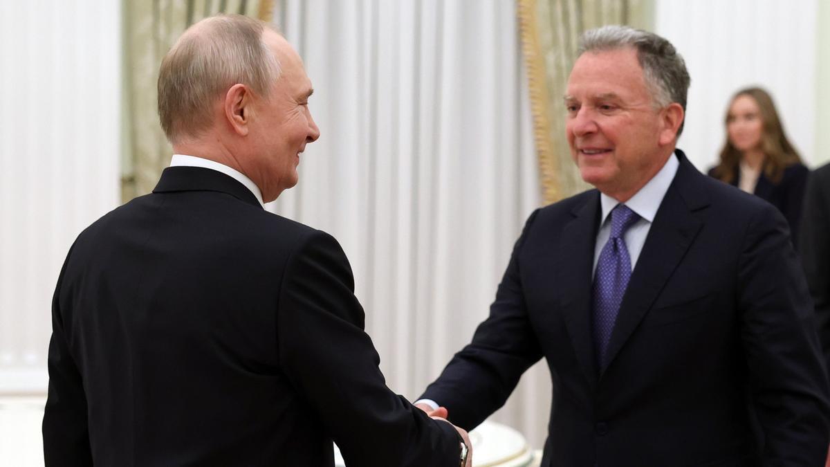 el presidente ruso, Valdimir Putin, recibe al enviado especial estadounidense, Steve Witkoff