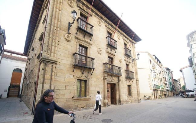 Exterior del ayuntamiento de Zarautz.