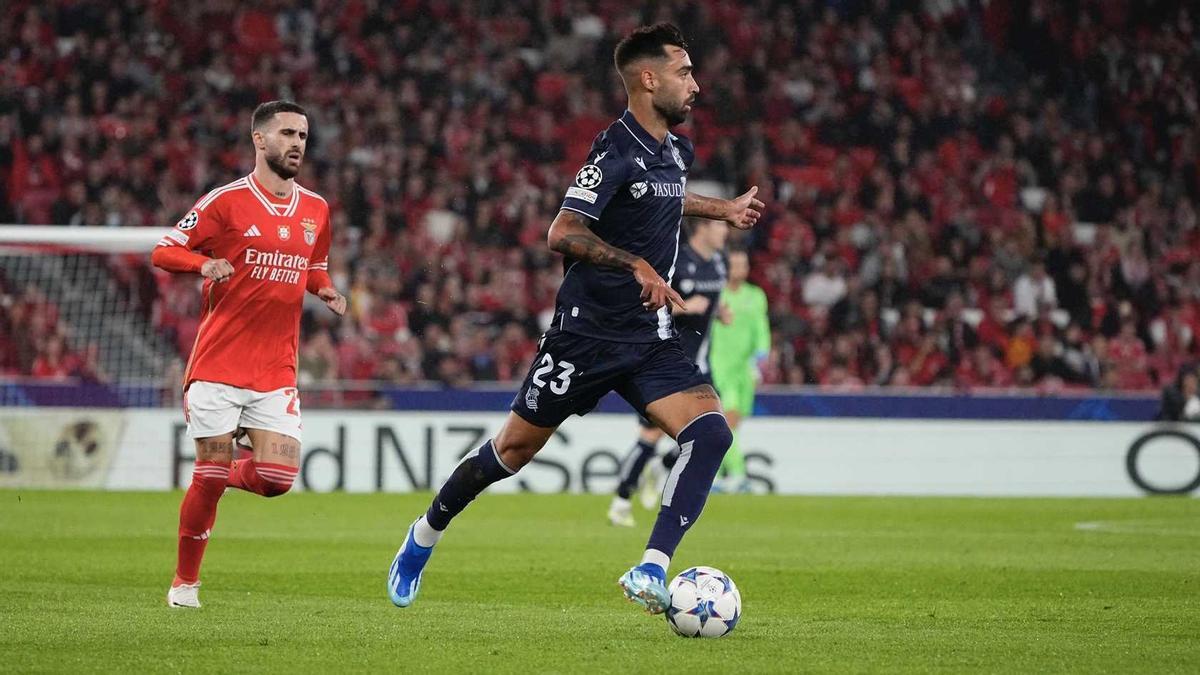 Brais Méndez, en un lance del partido ante el Benfica. / R.S.