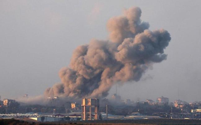 Los bombardeos israelíes continúan en el sur de Gaza.