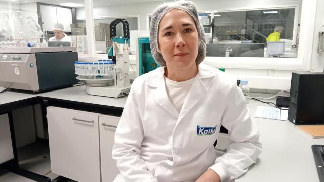 Nerea Oiz, en las instalaciones de Kaiku en Nafarroa.