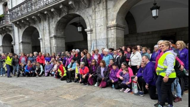 Foto de grupo de una pasada edición de Lilabide.