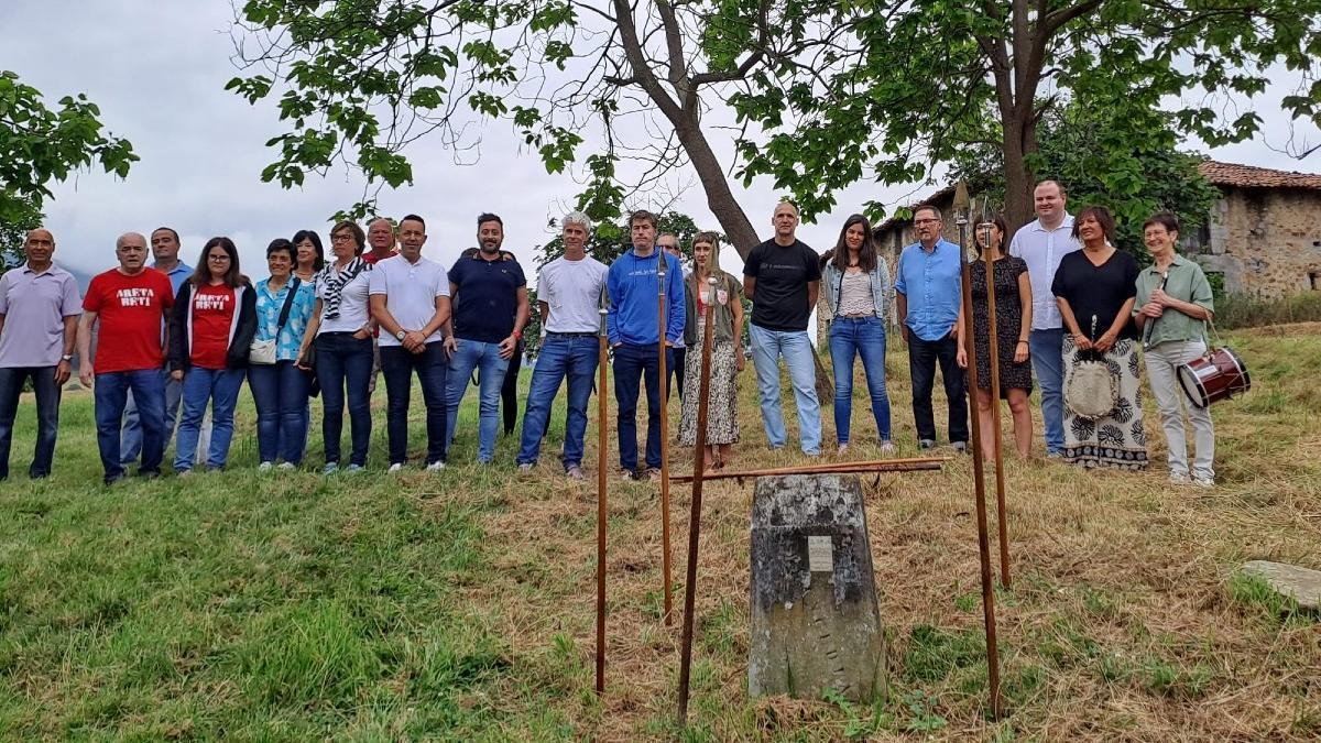 Visita institucional al mojón fronterizo entre Laudio y Arrankudiaga-Zollo en 2024