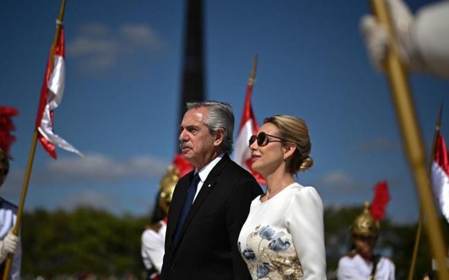 El presidente de Argentina, Alberto Fernández (i), junto a su exmujer, Fabiola Yáñez (d) en una imagen de archivo.