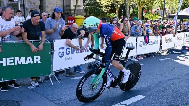 Paul Seixas, durante la salida de la crono de Bilbao.