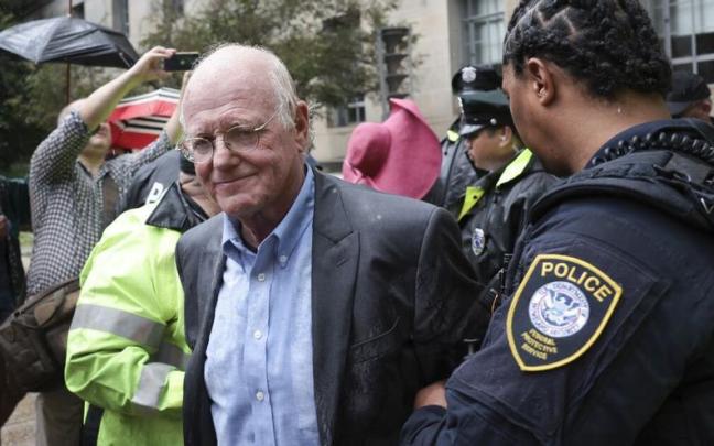Detienen al cofundador de 'Ben & Jerry's' por irrumpir en el Congreso de EEUU para protestar contra la guerra en Gaza. / X Detienen al cofundador de 'Ben & Jerry's' por irrumpir en el Congreso de EEUU para protestar contra la guerra en Gaza.
