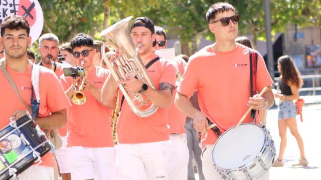 La txaranga Ustekabe no faltó a la cita con su 25 aniversario.