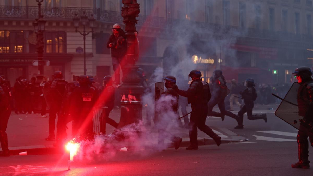 La violencia se desata en Francia por la reforma de las pensiones.