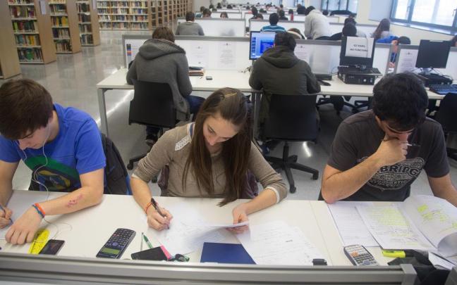 Euskadi es, junto con Navarra, la comunidad autónoma con los menores porcentajes de abandono tanto en grado como en máster. REMITIDA / HANDOUT por MITXI-IREKIA Fotografía remitida a medios de comunicación exclusivamente para ilustrar l