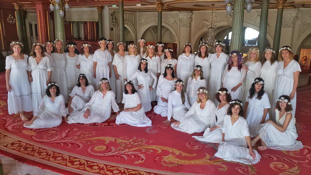 La coral de voces blancas Zirzira Ahots Taldea de Basauri está formada por 40 integrantes