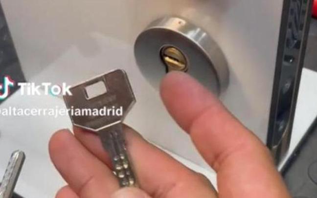 Los tipos de llave y cerradura ante los que alerta el cerrajero en TikTok. Los tipos de llave y cerradura ante los que alerta el cerrajero en TikTok.