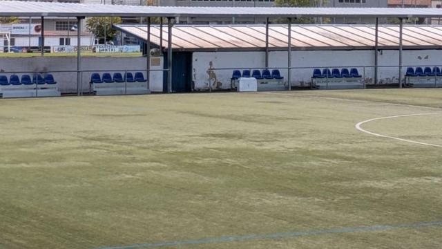 El estado del terreno de juego hacía necesaria la renovación del césped.
