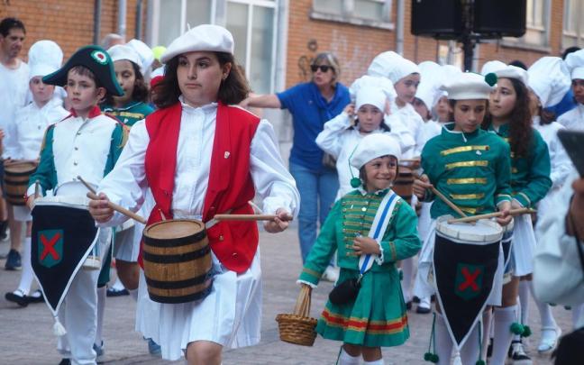 La comision de la tamborrada infantil y el Ayuntamiento estudian en estos momentos si la marcha del próximo 24 de junio se llevará a cabo.