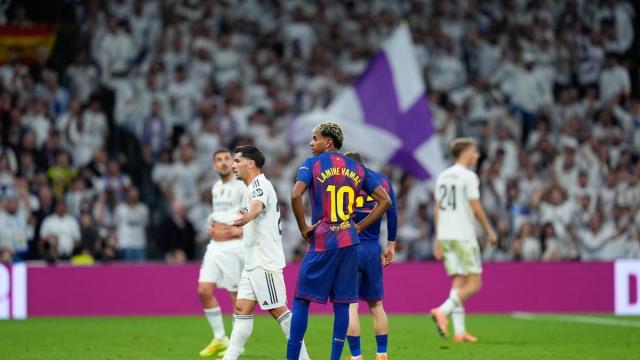 Lamine Yamal durante la disputa del clásico