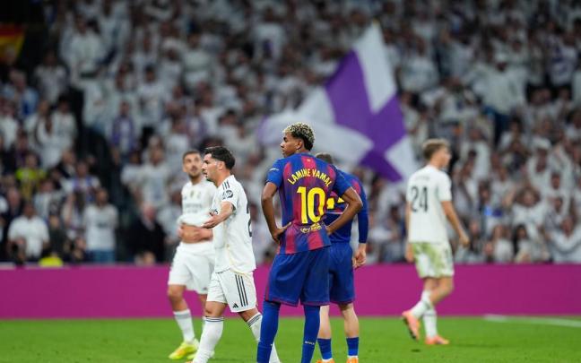 Lamine Yamal durante la disputa del clásico