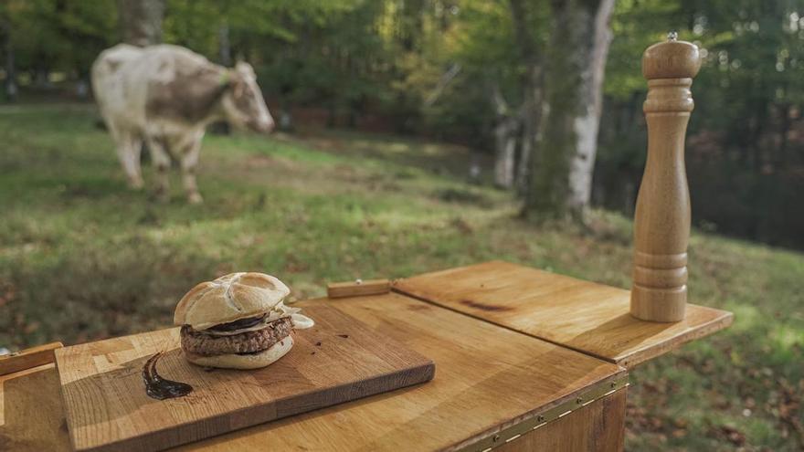Aprende a hacer una hamburguesa de cabritillo.