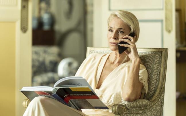 Belén Rueda interpreta a Carmen en ‘Cada día nace un listo’, película dirigida por Arantxa Echevarría.